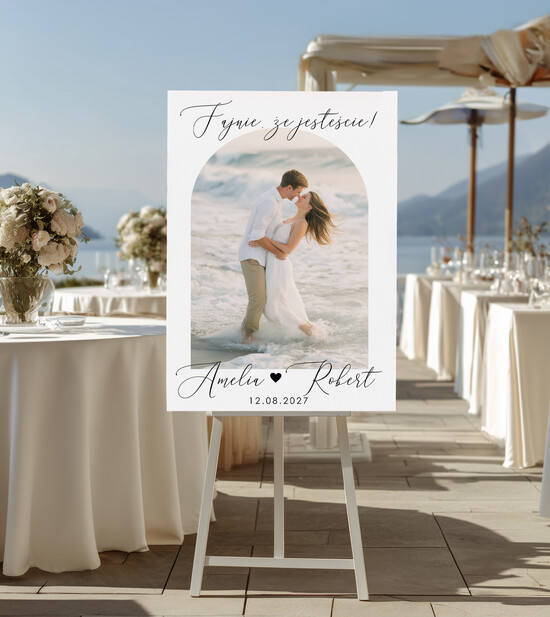 Plany stołów ze zdjęciem Pary Młodej Witamy gości weselnych napis powitanie gości na weselu, tablica powitalna dla gości weselnych, perso 07/PLzd/PLpp25