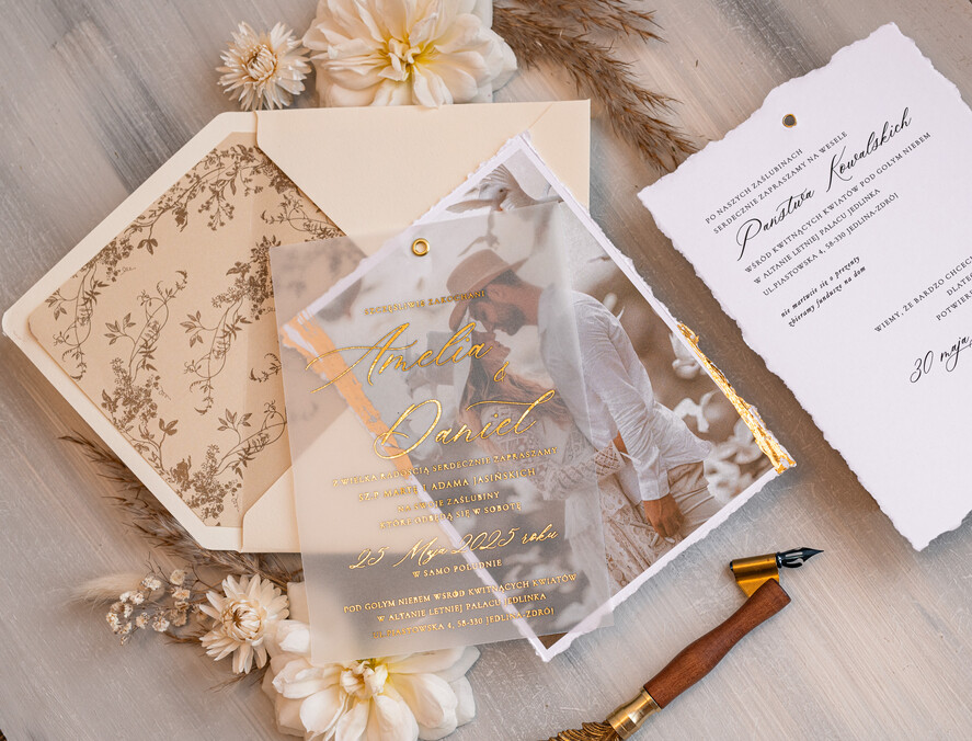 Zaproszenia ślubne Ze zdjęciem  niepowtarzalne zaproszenia ślubne ze zdjęciem, zaproszenia na ślub z płatkami złota, złote zaproszenia na ślub, tłoczona koperta do zaproszeń ślubnych1
