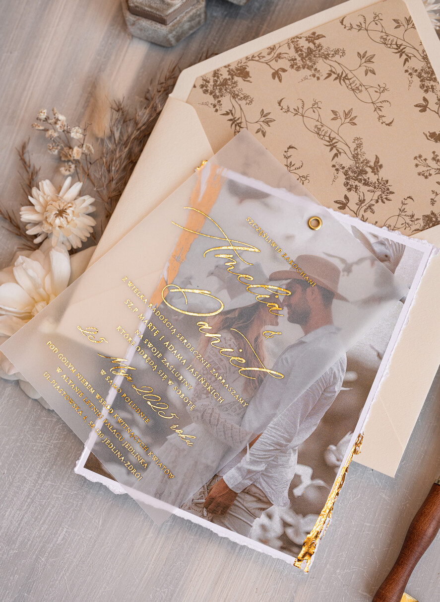 Zaproszenia ślubne Ze zdjęciem  niepowtarzalne zaproszenia ślubne ze zdjęciem, zaproszenia na ślub z płatkami złota, złote zaproszenia na ślub, tłoczona koperta do zaproszeń ślubnych4