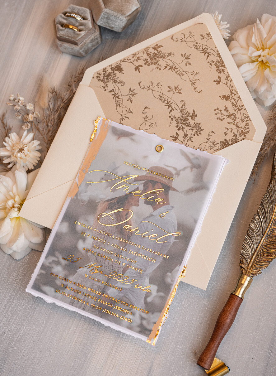 Zaproszenia ślubne Ze zdjęciem  niepowtarzalne zaproszenia ślubne ze zdjęciem, zaproszenia na ślub z płatkami złota, złote zaproszenia na ślub, tłoczona koperta do zaproszeń ślubnych7