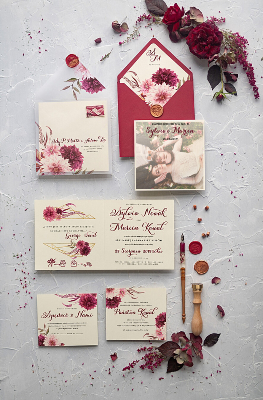 Zaproszenia ślubne Ze zdjęciem  rustykalne zaproszenia ślubne ze zdjęciem  zaproszenie na ślub cywilny i nie tylko  bordowe dalie jesienne0