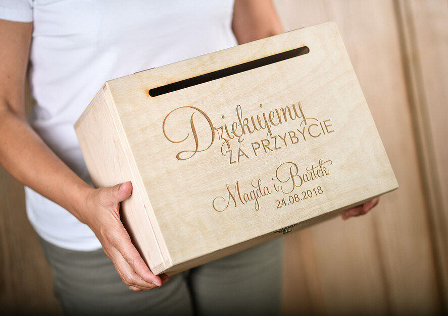 Pudełko na koperty  DREWNIANE rustykalne Pudelko skrzynka na koperty Ślub wesele drewniane grwawerowane wasze imiona i data  2
