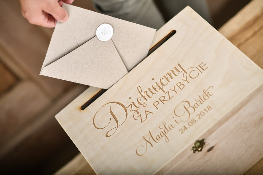 Pudełko na koperty  DREWNIANE rustykalne Pudelko skrzynka na koperty Ślub wesele drewniane grwawerowane wasze imiona i data  5