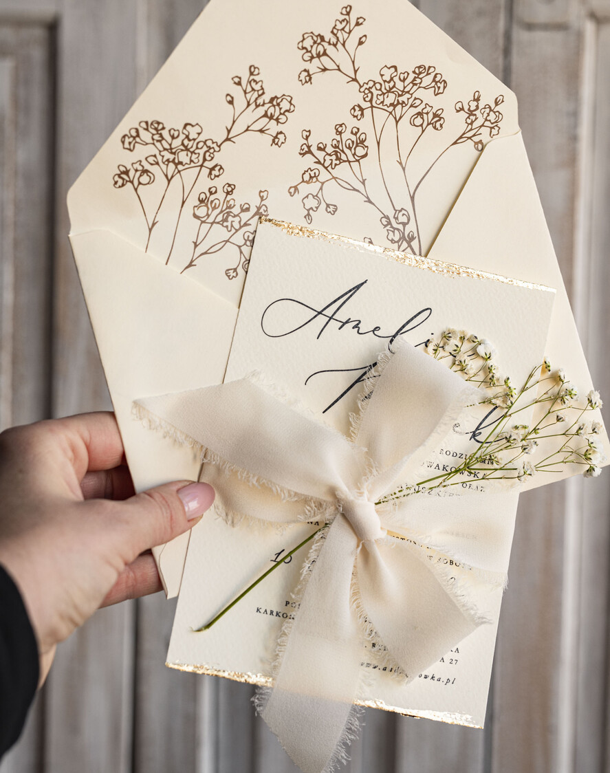 Zaproszenia ślubne Natura złocone zaproszenia ślubne Gipsówka naturalna zaproszenia na ślub, złote zaproszenie na ślub z suszoną gipsówką szyfonowa wstążka2