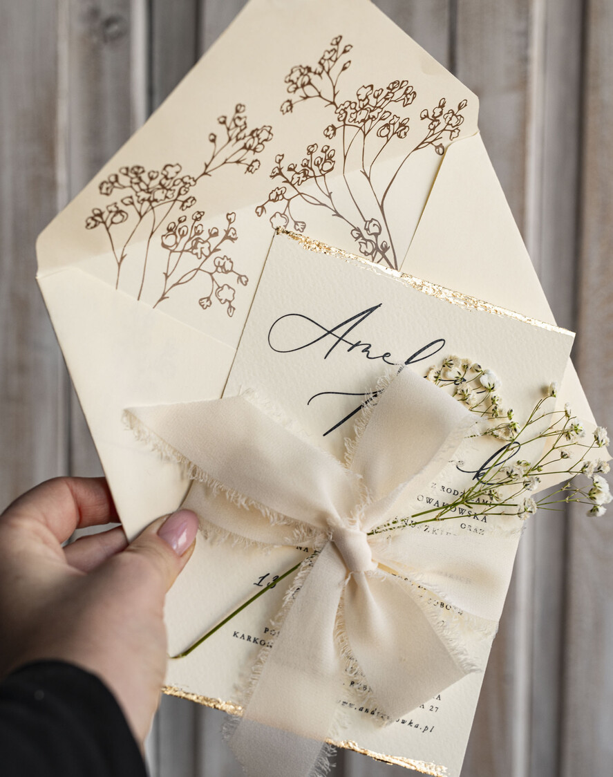 Zaproszenia ślubne Natura złocone zaproszenia ślubne Gipsówka naturalna zaproszenia na ślub, złote zaproszenie na ślub z suszoną gipsówką szyfonowa wstążka3