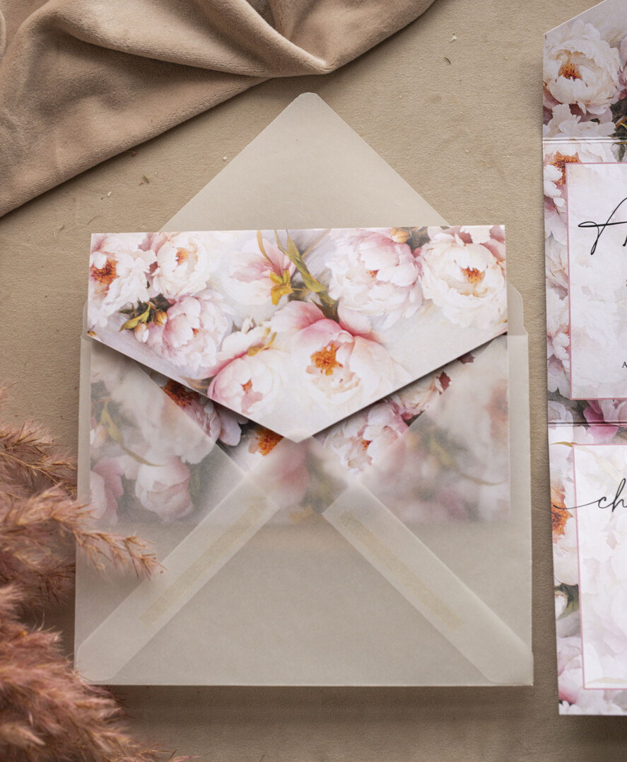 Zaproszenia ślubne Natura Poziome kopertowe zaproszenia ślubne z peoniami, Kopertowe różowe zaproszenie na ślub kalkowa koperta, zaproszenia na slub cywilny pudrowy róż5