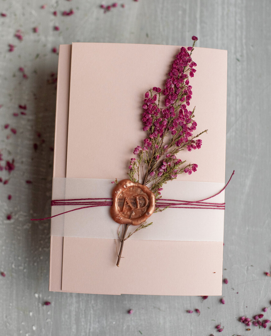 Zaproszenia ślubne Natura rustykalne Zaproszenia ślubne wrzosy naturalne Zaproszenie na ślub boho wrzos lakowany i kalkowa przeźroczysta koperta3