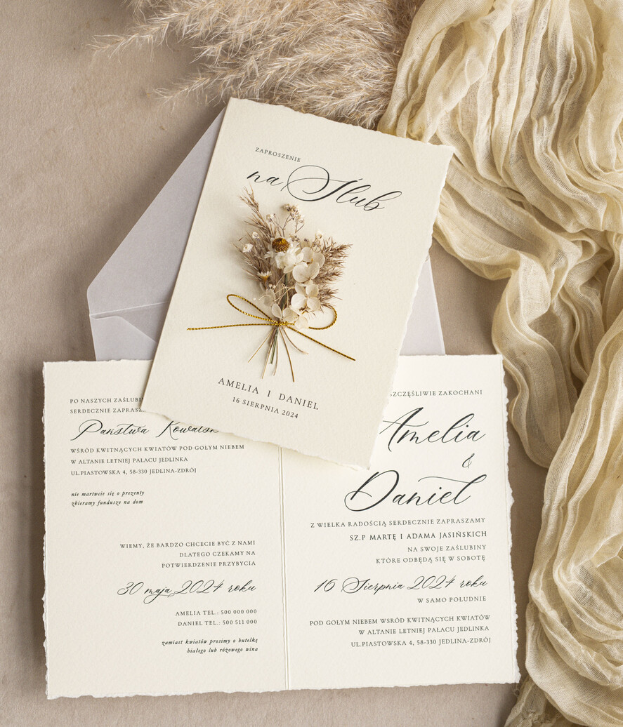 Zaproszenia ślubne Natura Zaproszenia ślubne boho z szuszonym bukiecikiem,nietypowe zaproszenia  na ślub z szuszkami i jedwabiem, rustykalne złocone zaproszenia z kalkowa kopertą2