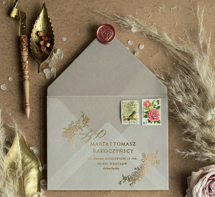 Zaproszenia ślubne dodatkowe koperty bileciki koperta z kalki ze złotymi literami, świecące litery na kopercie 0