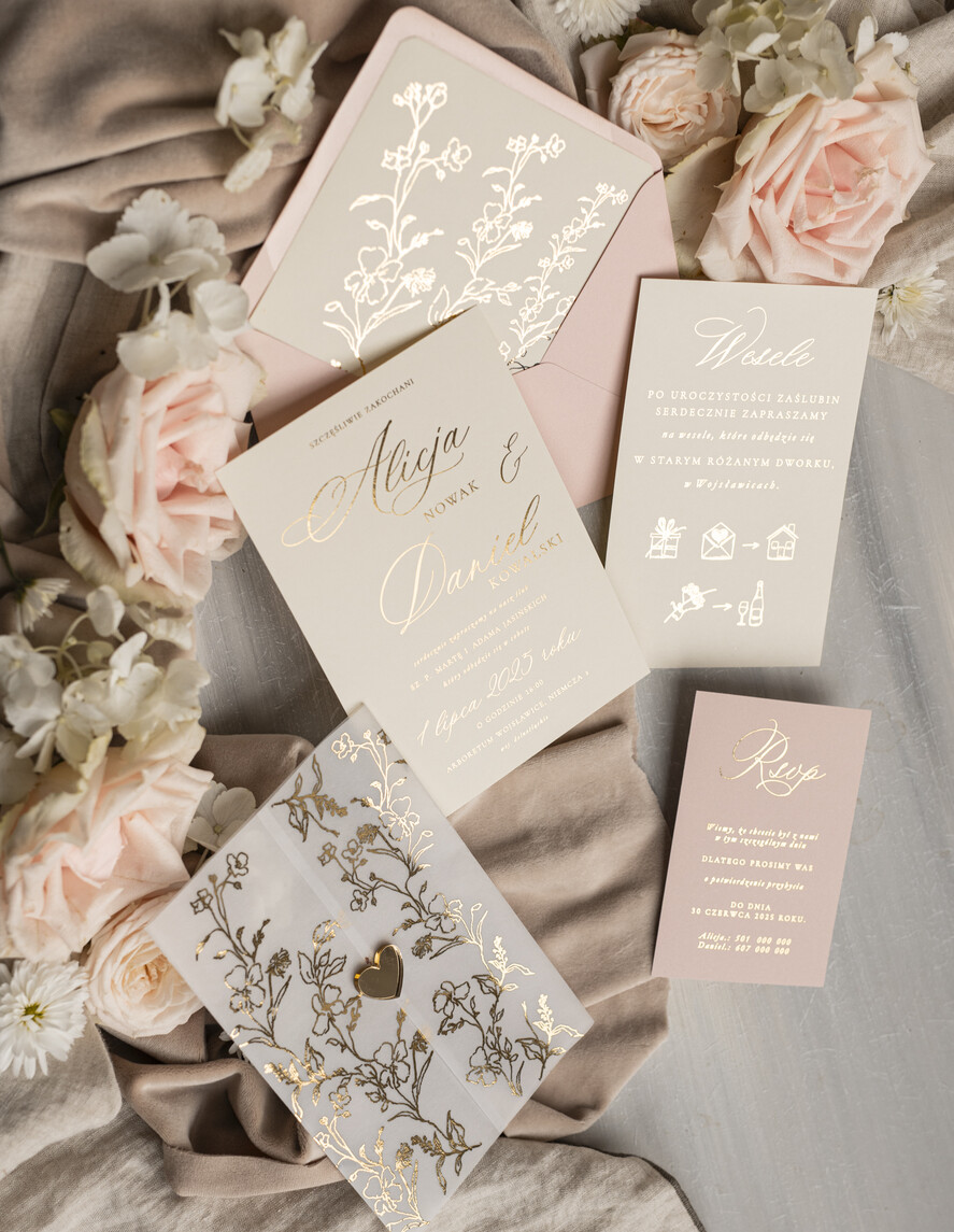 Zaproszenia ślubne Złote Glamour złote zaproszenia ślubne ze złotym serduszkiem ręcznie robione zaproszenia na slub glamour zaproszenie ślubne zamykane w złotej kalce zaproszenia na ślub i wesele6