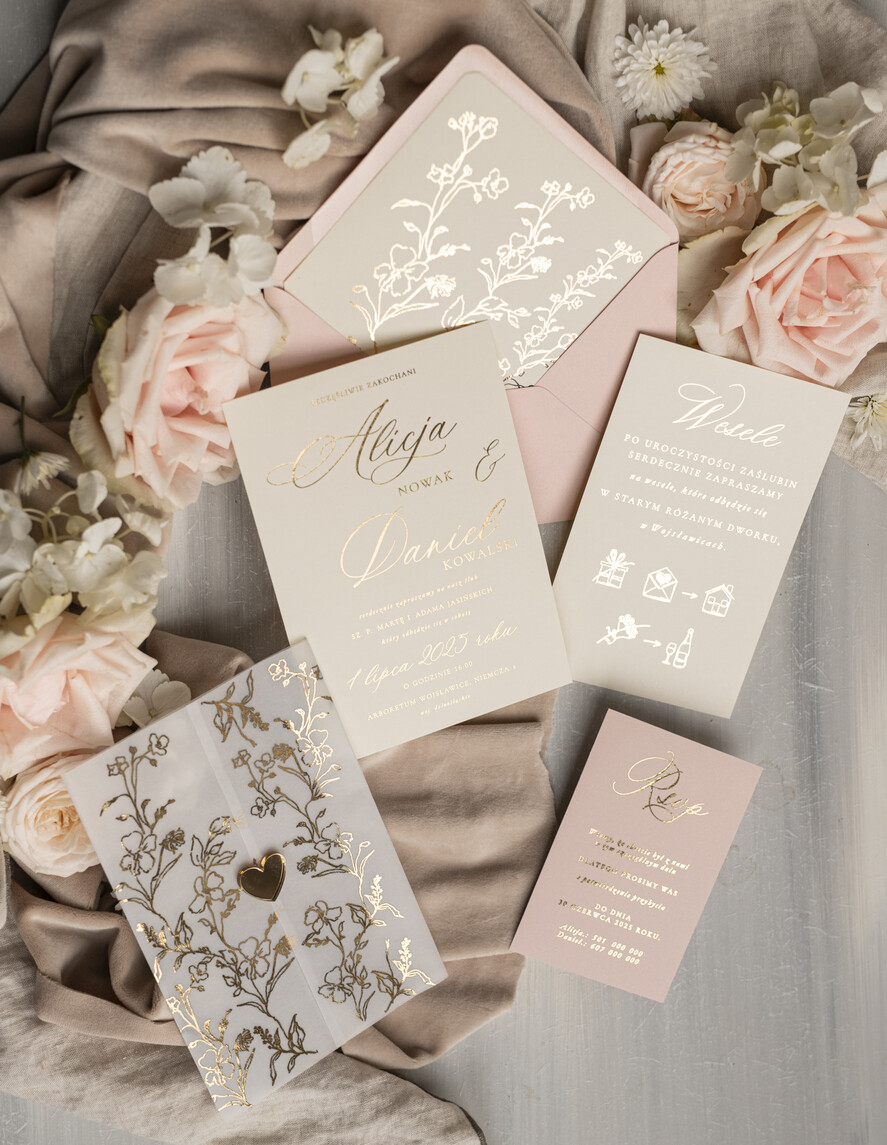 Zaproszenia ślubne Złote Glamour złote zaproszenia ślubne ze złotym serduszkiem ręcznie robione zaproszenia na slub glamour zaproszenie ślubne zamykane w złotej kalce zaproszenia na ślub i wesele0