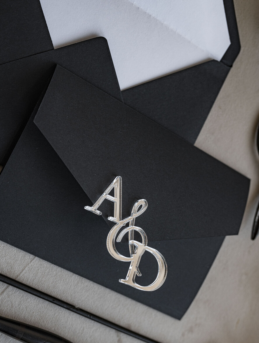 Zaproszenia ślubne Złote Glamour Poziome srebrne zaproszenia ślubne z lustrzanym monogramem, Kopertowe czarne zaproszenie na ślub srebrzone, zaproszenia na slub cywilny bieło czarne 13