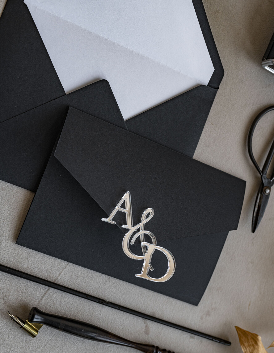 Zaproszenia ślubne Złote Glamour Poziome srebrne zaproszenia ślubne z lustrzanym monogramem, Kopertowe czarne zaproszenie na ślub srebrzone, zaproszenia na slub cywilny bieło czarne 14