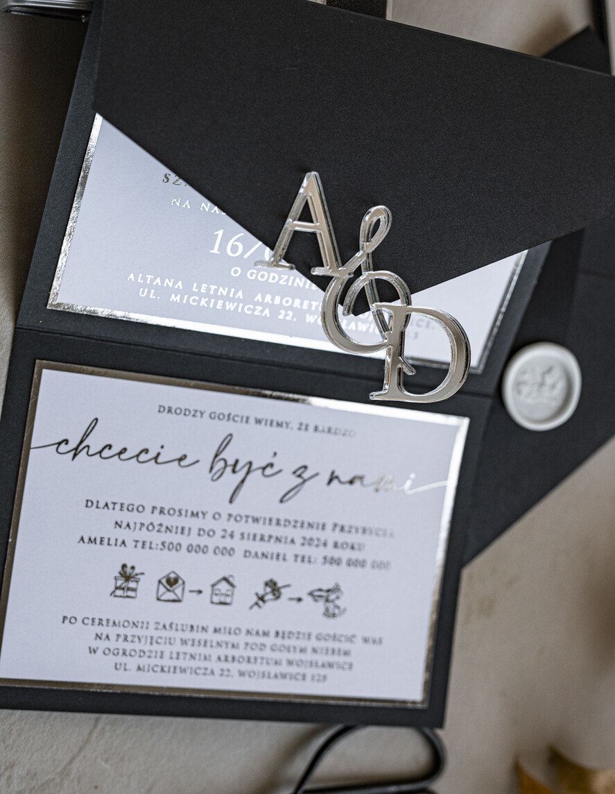Zaproszenia ślubne Złote Glamour Poziome srebrne zaproszenia ślubne z lustrzanym monogramem, Kopertowe czarne zaproszenie na ślub srebrzone, zaproszenia na slub cywilny bieło czarne 6
