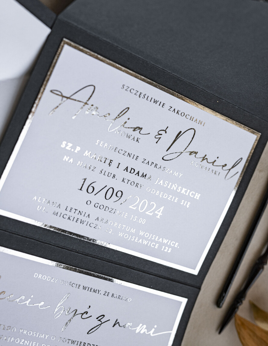 Zaproszenia ślubne Złote Glamour Poziome srebrne zaproszenia ślubne z lustrzanym monogramem, Kopertowe czarne zaproszenie na ślub srebrzone, zaproszenia na slub cywilny bieło czarne 9