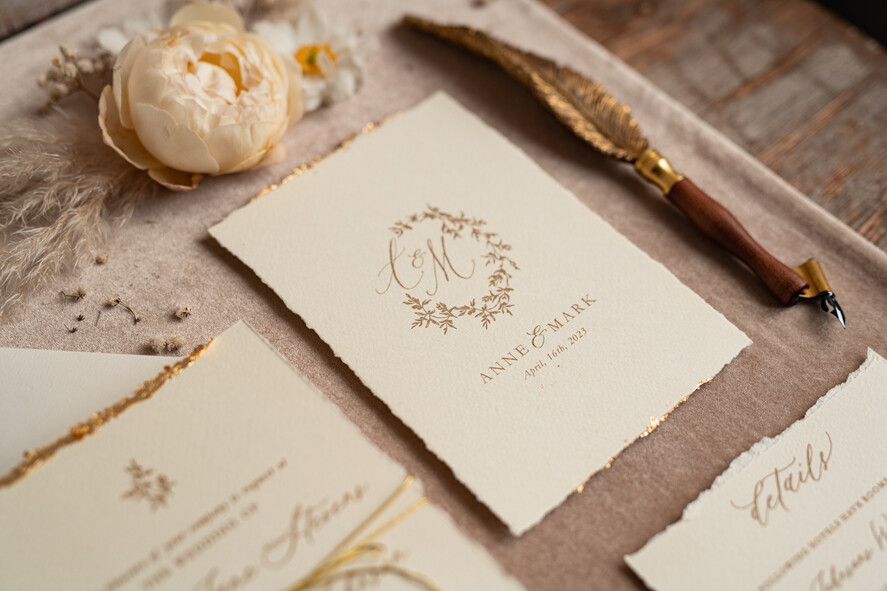 Zaproszenia ślubne Złote Glamour Wydzierane Zaproszenia ślubne z płatkami złota, delikatne zaproszenia na ślub ze złotem, zaproszenie glamour ze zlotym sznurkiem złote zaproszenia na ślub6