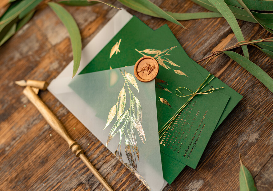 Zaproszenia ślubne Złote Glamour zoelono złote  zaproszenia ślubne eukaliptus listki  zaproszenia na ślub złocone w butelkowej zieleni2