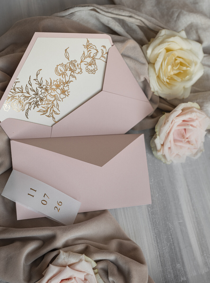 Zaproszenia ślubne Złote Glamour eleganckie złote zaproszenia ślubne, delikatne zaproszenie na ślub, zaproszenie ślubne w stylu glamour, złote litery na zaproszeniach ślubnych, zaproszenia ślubne składane w kopertę 10