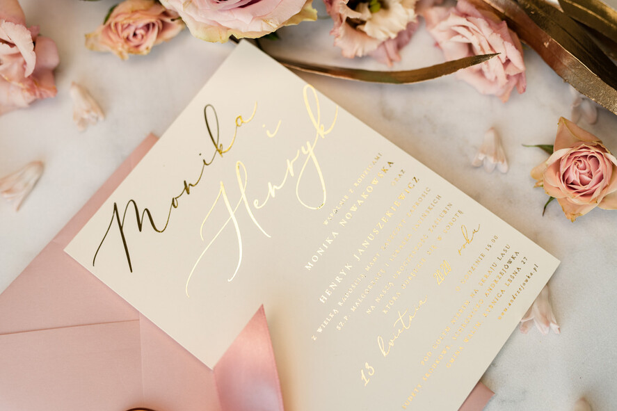 Zaproszenia ślubne Złote Glamour złote zaproszenia ślubne w pastelowej kolorystyce romantyczne róże i przeźroczysta koperta15