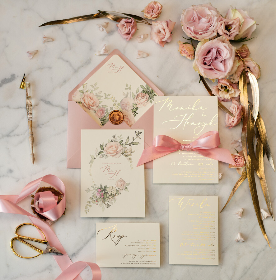 Zaproszenia ślubne Złote Glamour złote zaproszenia ślubne w pastelowej kolorystyce romantyczne róże i przeźroczysta koperta3