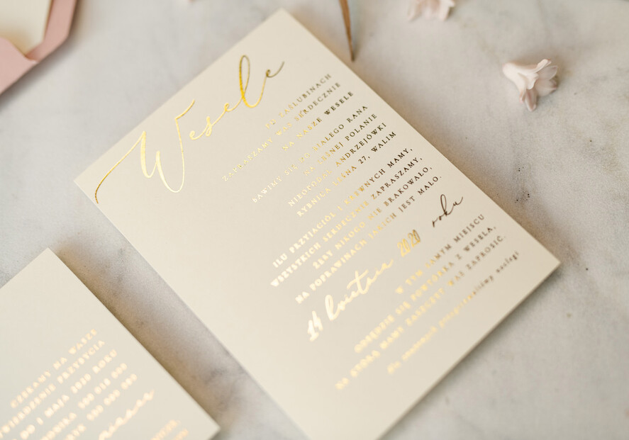 Zaproszenia ślubne Złote Glamour złote zaproszenia ślubne w pastelowej kolorystyce romantyczne róże i przeźroczysta koperta4