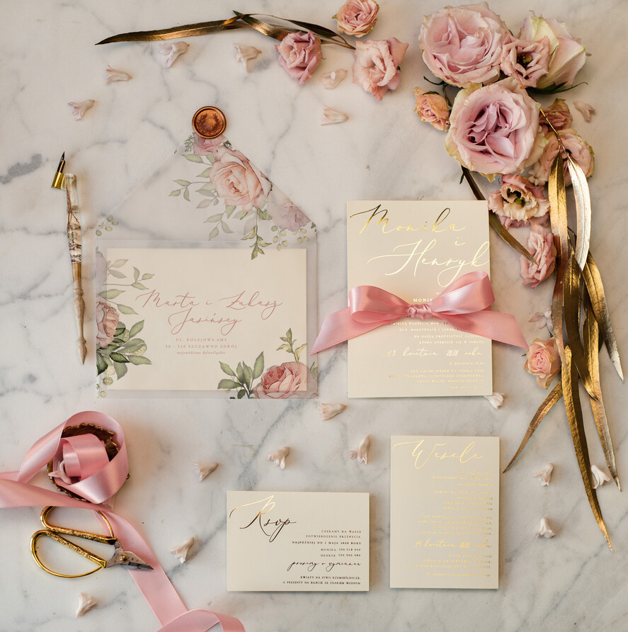 Zaproszenia ślubne Złote Glamour złote zaproszenia ślubne w pastelowej kolorystyce romantyczne róże i przeźroczysta koperta5