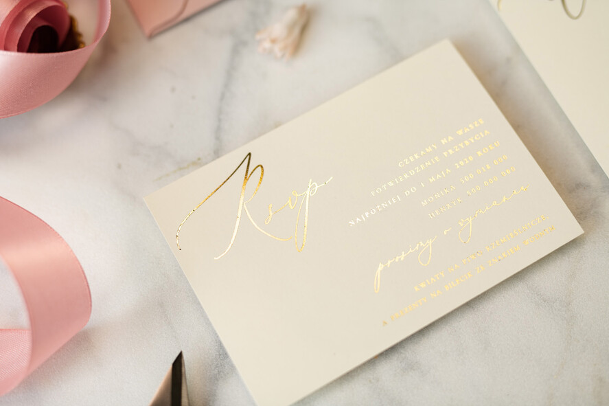 Zaproszenia ślubne Złote Glamour złote zaproszenia ślubne w pastelowej kolorystyce romantyczne róże i przeźroczysta koperta9