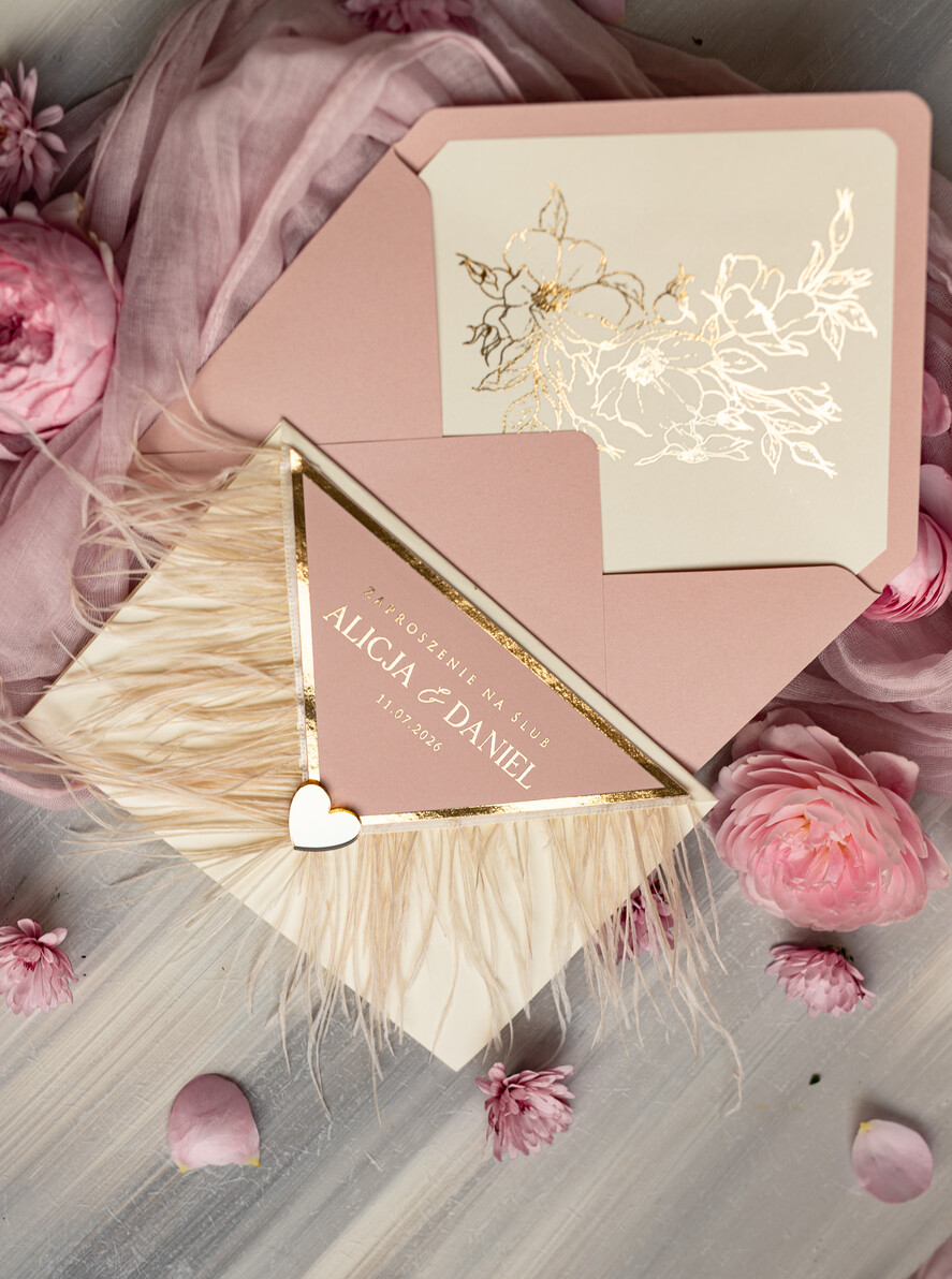 Zaproszenia ślubne Złote Glamour zaproszenia ślubne z piórami, strusie pióra na zaproszeniach ślubnych, nietypowe zaproszenie na ślub, złote zaproszenia na ślub i wesele4