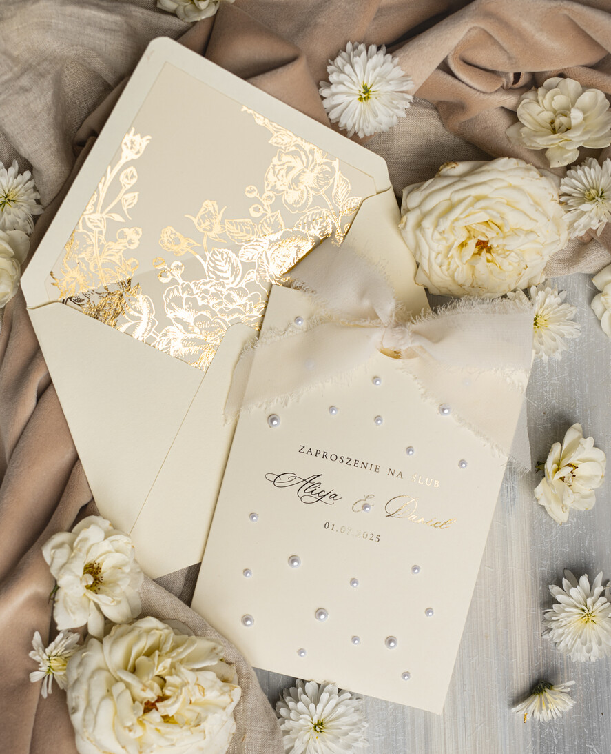 Zaproszenia ślubne Złote Glamour Eleganckie złote zaproszenia ślubne z perełkami, zaproszenie na ślub złocone, zaproszenia na ślub w stylu glamour, złote napisy na zaproszeniach ślubnych 3