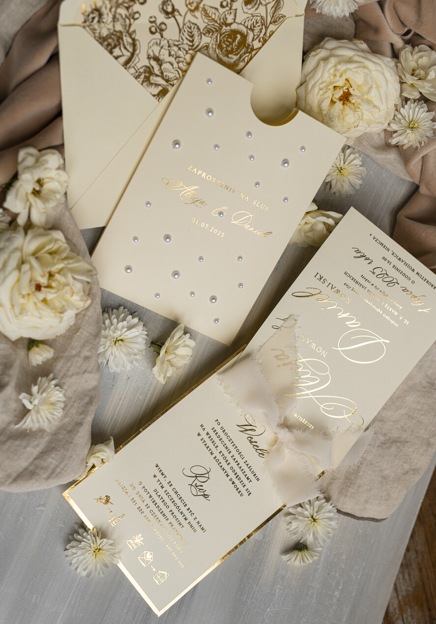 Zaproszenia ślubne Złote Glamour Eleganckie złote zaproszenia ślubne z perełkami, zaproszenie na ślub złocone, zaproszenia na ślub w stylu glamour, złote napisy na zaproszeniach ślubnych 7