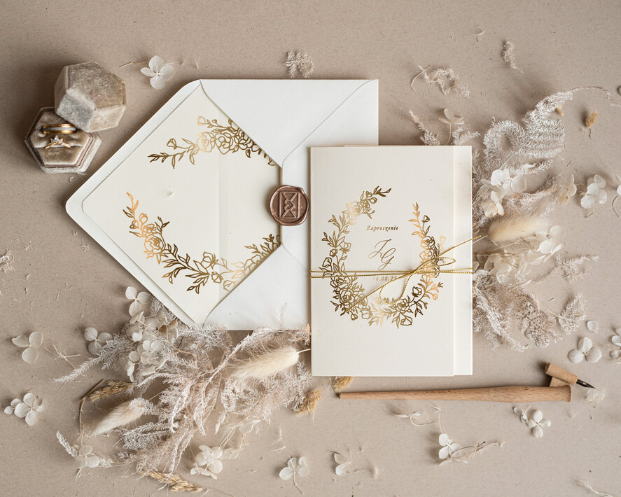 Zaproszenia ślubne Złote Glamour zaproszenia na ślub cywilny, idealne na wesele w złotych kolorach, składane zaproszenia złoty sznurek1