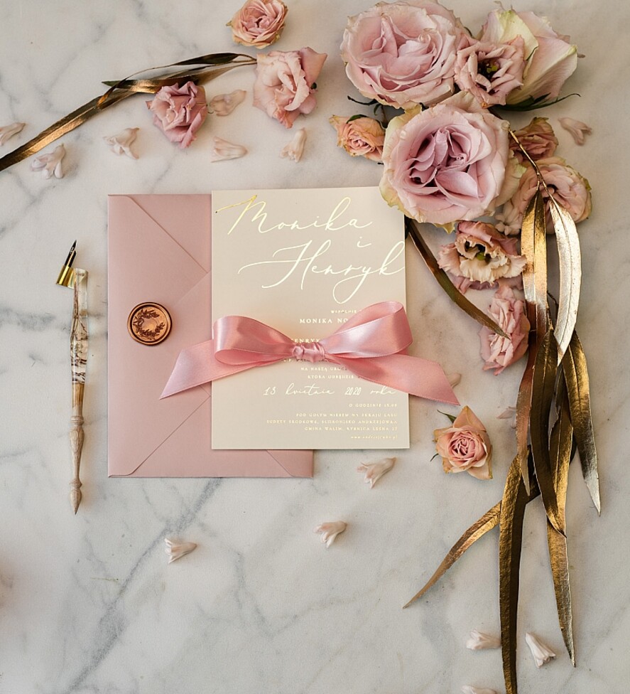 Zaproszenia ślubne Złote Glamour błyszczące złote zaproszenia ślubne w stylu glamour z motywem kwiatowym1