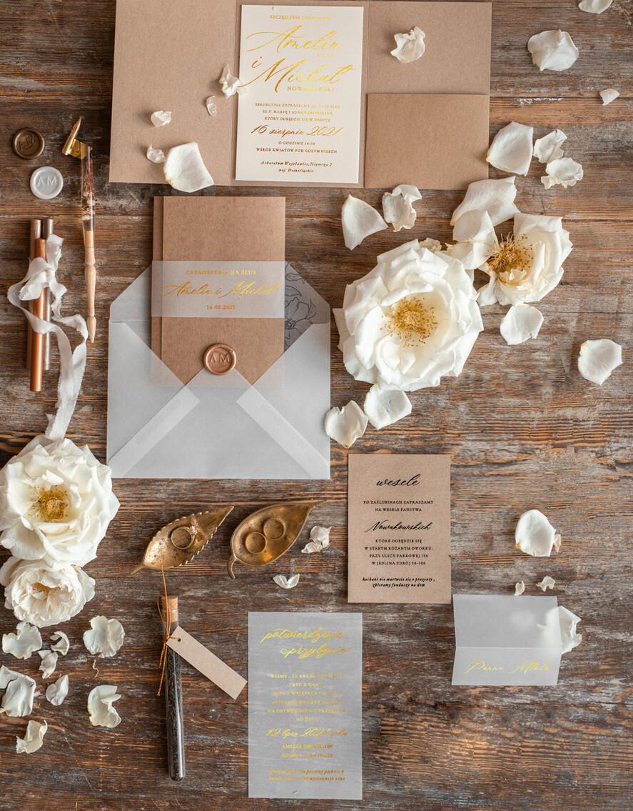 Zaproszenia ślubne Złote Glamour złote rustykalne zaproszenia ślubne ekologiczny papier złocone zaproszenie na ślub ze różami przeźroczysta koperta z kalki0