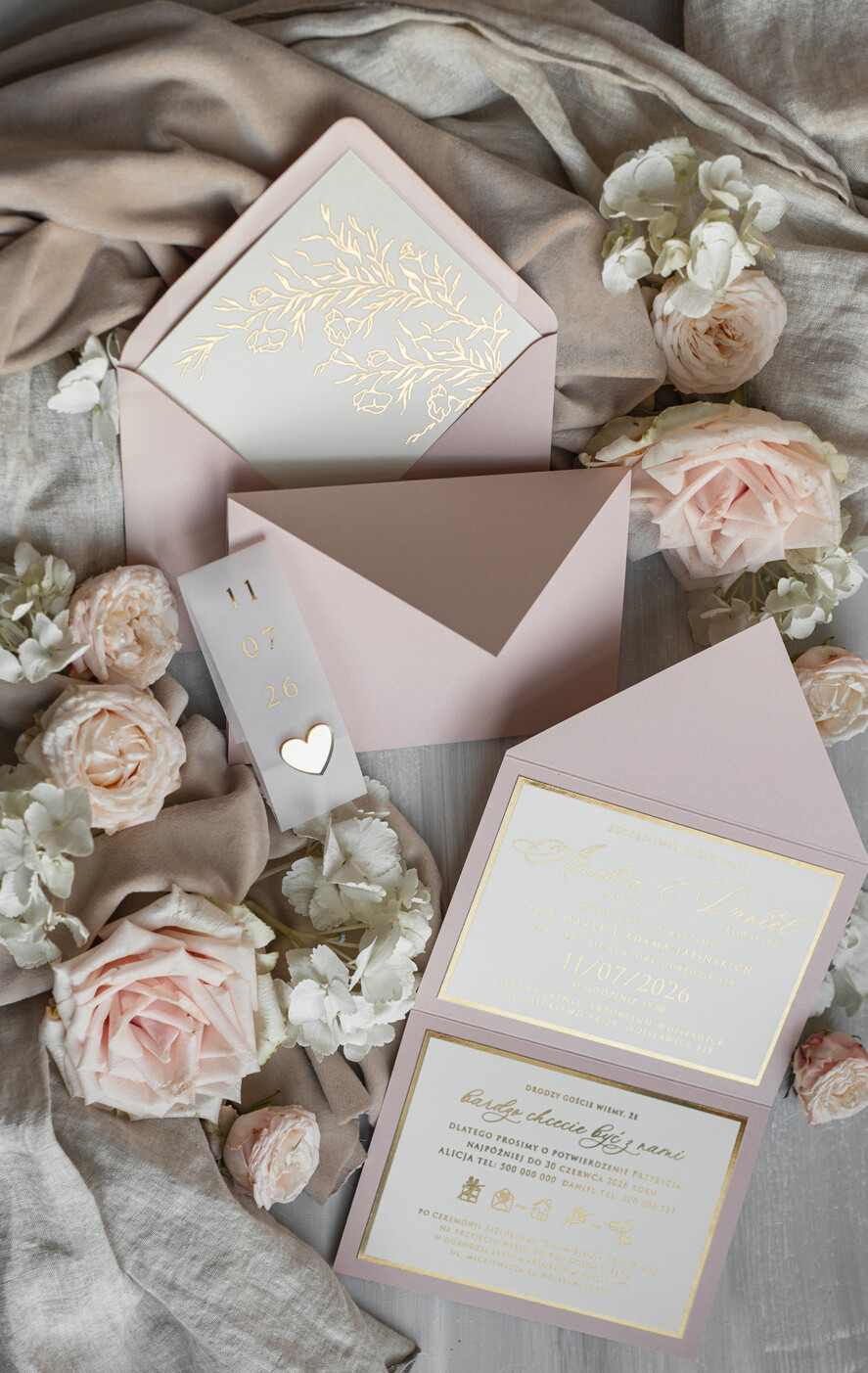Zaproszenia ślubne Złote Glamour eleganckie złote zaproszenia ślubne, delikatne zaproszenie na ślub, zaproszenie ślubne w stylu glamour, złote litery na zaproszeniach ślubnych, zaproszenia ślubne składane w kopertę 9