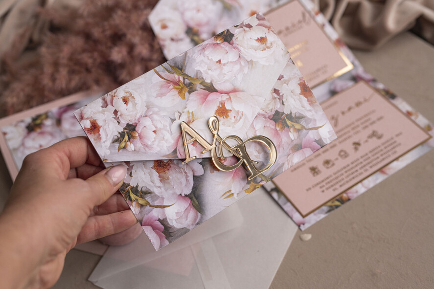 Zaproszenia ślubne Złote Glamour Kwiatowe złote zaproszenia ślubne z lustrzanym monogramem, Kopertowe różowe zaproszenie na ślub złocone, zaproszenia na slub i wesele pudrowy róż18