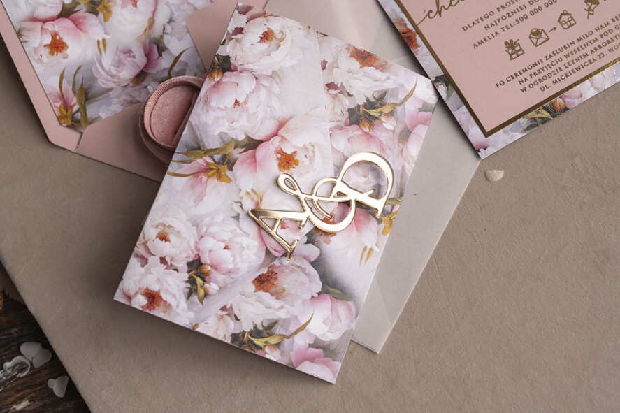 Zaproszenia ślubne Złote Glamour Kwiatowe złote zaproszenia ślubne z lustrzanym monogramem, Kopertowe różowe zaproszenie na ślub złocone, zaproszenia na slub i wesele pudrowy róż1