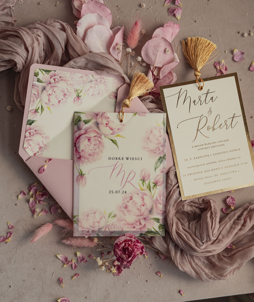 Zaproszenia ślubne Złote Glamour złote zaproszenia ślubne z kalkowym etui, różowe zaproszenie na ślub z piwoniamo złocone, zaproszenia na slub cywilny pudrowy róż peonie15
