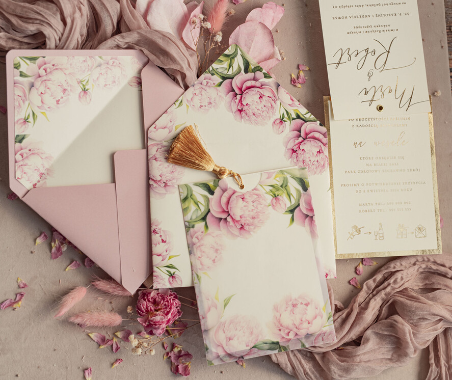 Zaproszenia ślubne Złote Glamour złote zaproszenia ślubne z kalkowym etui, różowe zaproszenie na ślub z piwoniamo złocone, zaproszenia na slub cywilny pudrowy róż peonie2