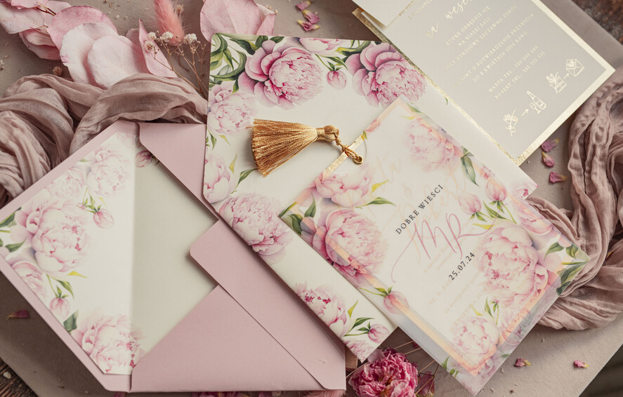 Zaproszenia ślubne Złote Glamour złote zaproszenia ślubne z kalkowym etui, różowe zaproszenie na ślub z piwoniamo złocone, zaproszenia na slub cywilny pudrowy róż peonie4