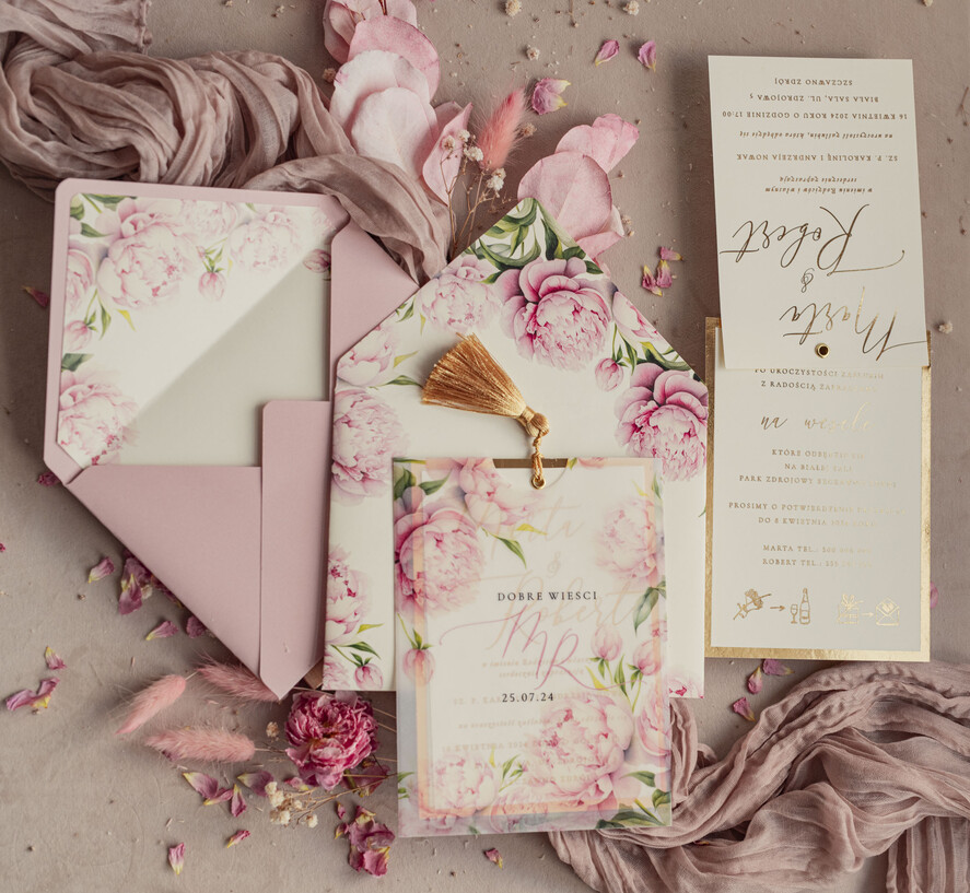 Zaproszenia ślubne Złote Glamour złote zaproszenia ślubne z kalkowym etui, różowe zaproszenie na ślub z piwoniamo złocone, zaproszenia na slub cywilny pudrowy róż peonie5