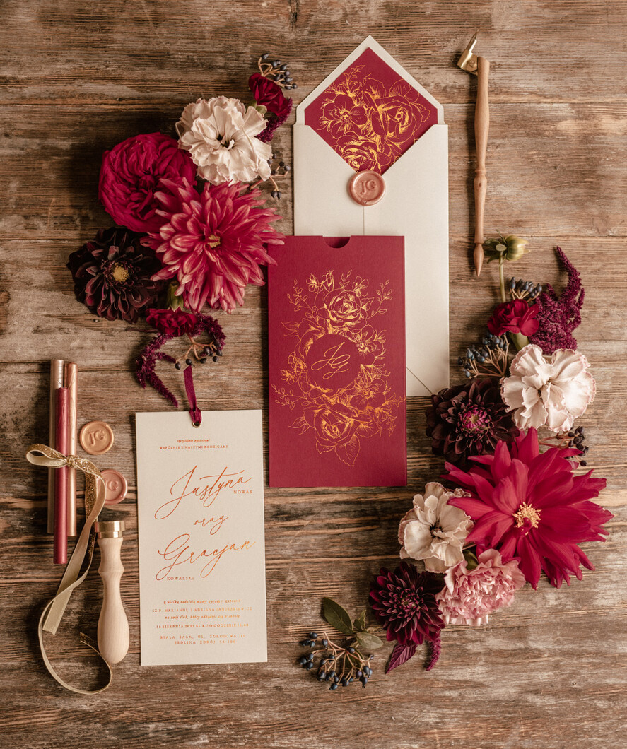 Zaproszenia ślubne Złote Glamour złote zaproszenia ślubne bordowe etui minimalistyczne bordo ze zlotym zaproszenie na ślub 2