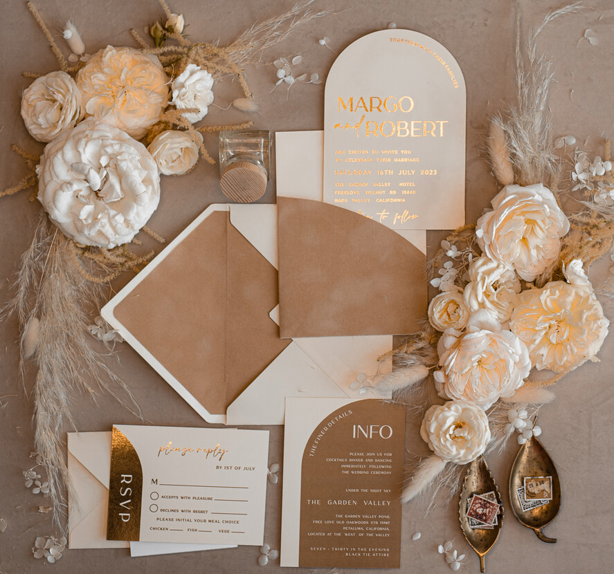 Zaproszenia ślubne Złote Glamour welurowe zaprosznia ślubne, zaproszenia na ślub z kieszonką, eleganckie zaproszenia slubne, złote zaproszenia na slub, beżowe zaproszenia ślubne1