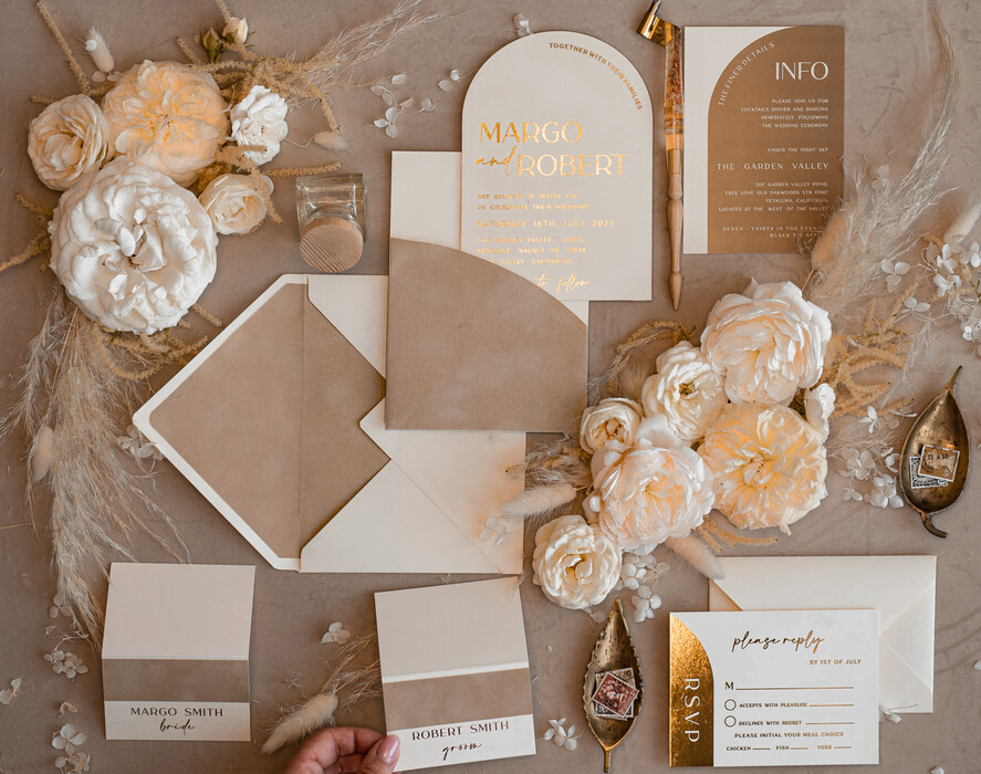 Zaproszenia ślubne Złote Glamour welurowe zaprosznia ślubne, zaproszenia na ślub z kieszonką, eleganckie zaproszenia slubne, złote zaproszenia na slub, beżowe zaproszenia ślubne6