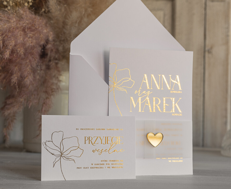 Zaproszenia ślubne Złote Glamour wyjątkowe delikatne zaproszenia ślubne, idealne na wesele ze złotem, zaproszenia na ślub ze złotymi literami, zaproszenia ślubne z opaską z kalki i złote serduszko0