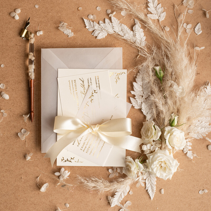 Zaproszenia ślubne Złote Glamour wyjątkowe zaproszenia ślubne, idealne na klasyczne wesele, zaproszenia ślubne z satynową wstążką 3