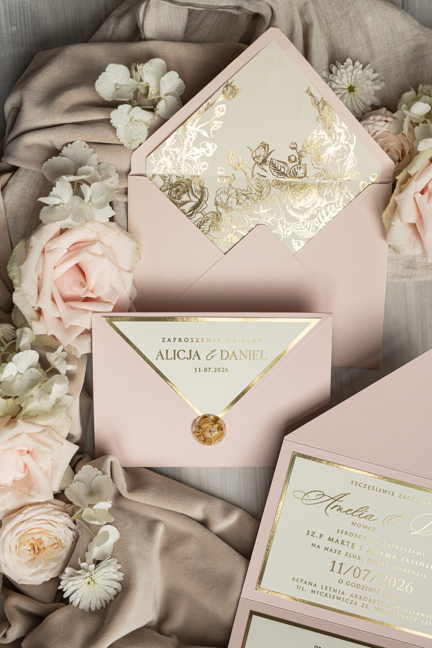 Zaproszenia ślubne Złote Glamour wyjątkowe zaproszenia ślubne Eleganckie Złote Zaproszenia Ślubne, Delikatne Zaproszenie Na Ślub, Zaproszenie Ślubne W Stylu Glamour, Złote Litery Na Zaproszeniach Ślubnych 13
