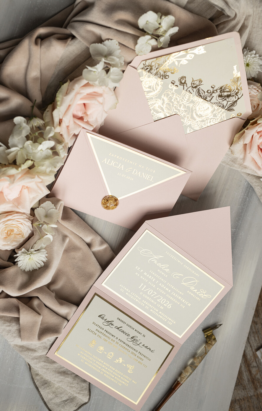 Zaproszenia ślubne Złote Glamour wyjątkowe zaproszenia ślubne Eleganckie Złote Zaproszenia Ślubne, Delikatne Zaproszenie Na Ślub, Zaproszenie Ślubne W Stylu Glamour, Złote Litery Na Zaproszeniach Ślubnych 15