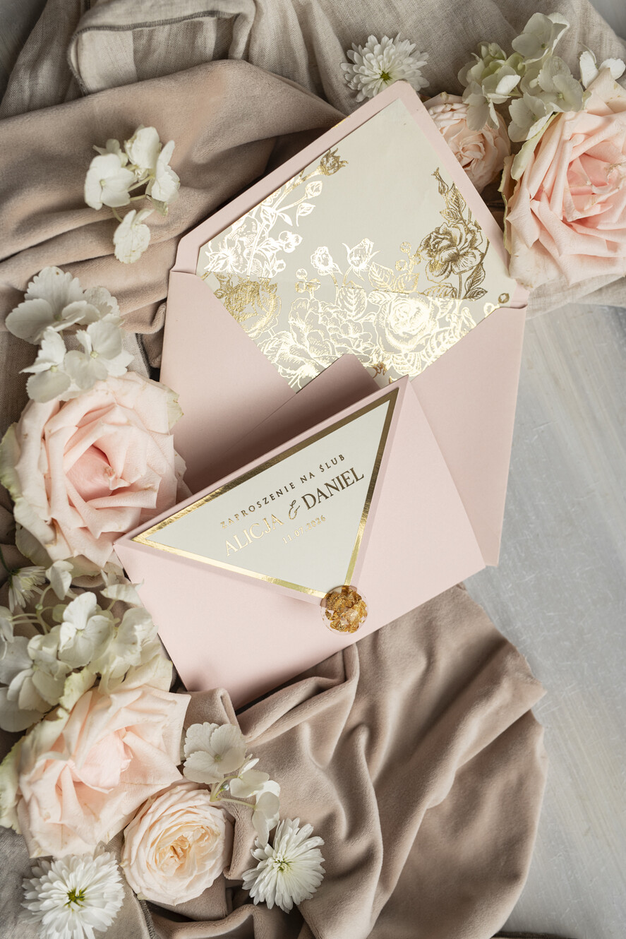 Zaproszenia ślubne Złote Glamour wyjątkowe zaproszenia ślubne Eleganckie Złote Zaproszenia Ślubne, Delikatne Zaproszenie Na Ślub, Zaproszenie Ślubne W Stylu Glamour, Złote Litery Na Zaproszeniach Ślubnych 6