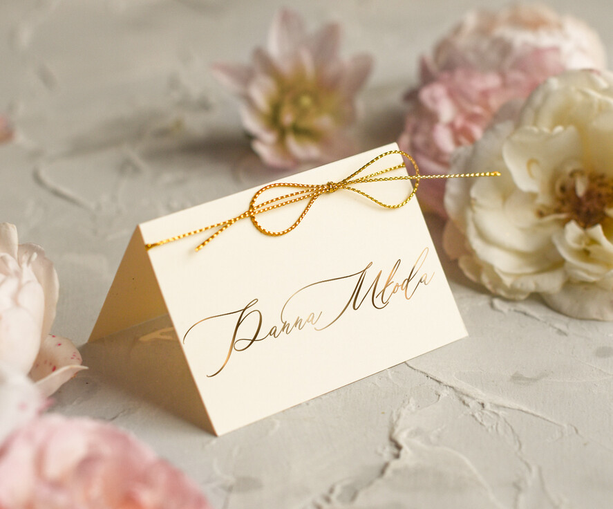 Winietki glamour winietki na stół w kolorze złotym, usadzenie gości na weselu winietki, eleganckie złote winietki na stół weselny0