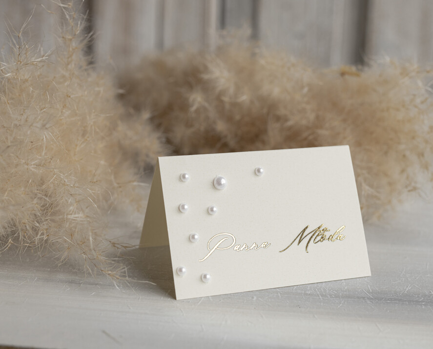 Winietki glamour winietki ślubne wizytówki dla gości weselnych, złote napisy na winietkach, winietki z perełkami, złote winietki na stół weselny z perełkami2